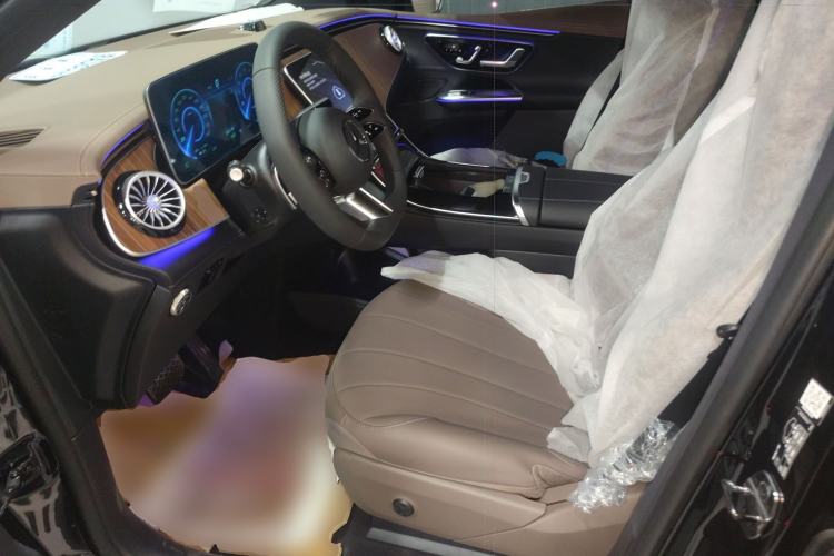 Used Mercedes-Benz EQE SUV 2024 500 4MATIC Pioneer Edition Left Front Seat