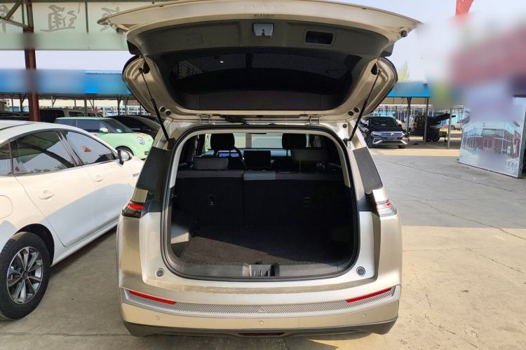 Used AION Y 2023 Younger Trunk