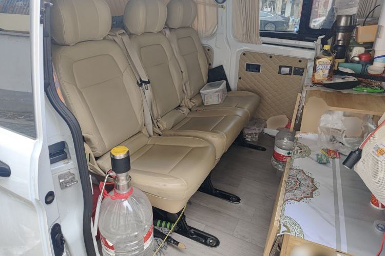 Used Ford Transit 2020 2.0T Diesel Multi-Function Commercial Vehicle Mid-Chassis Low-Roof Design with Dual Rear Doors Meeting China VI Emission Standards