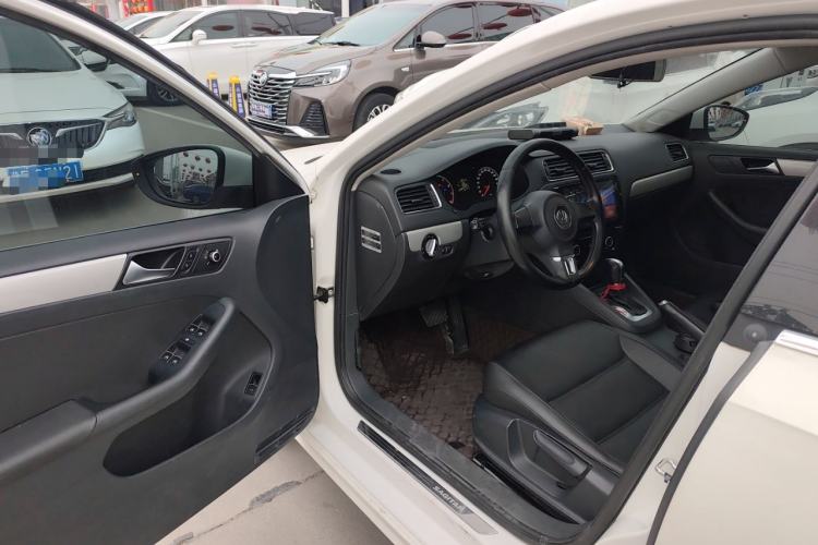 Used Volkswagen Sagitar 2014 1.6L Automatic Comfort Model Driver Seat