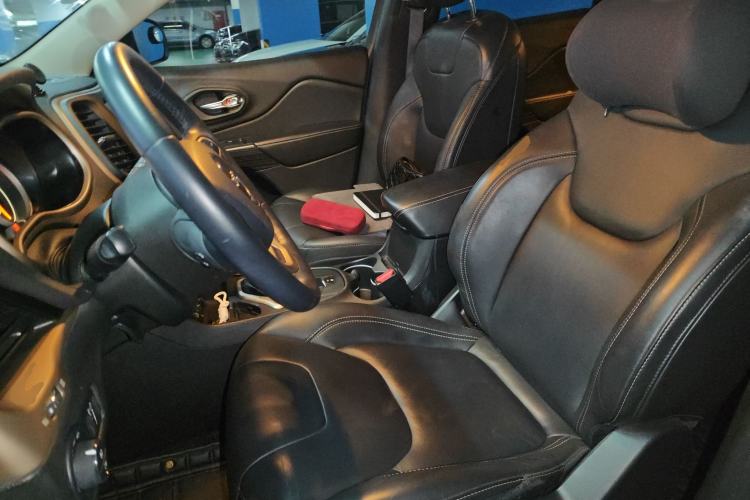 Used Jeep Cherokee 2016 2.0L Superior Edition