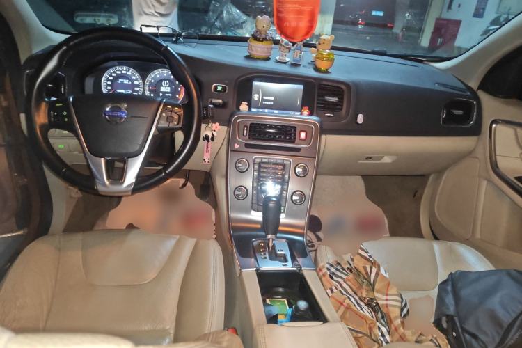 Used Volvo S60 2012 T5 Zhiya Edition Center Console