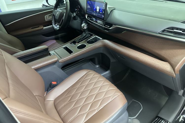 Used Toyota SIENNA 2023 2.5L Hybrid Comfort Edition