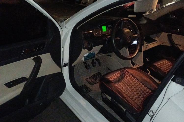 Used Skoda Rapid 2015 1.6L Manual Smart Selection Model