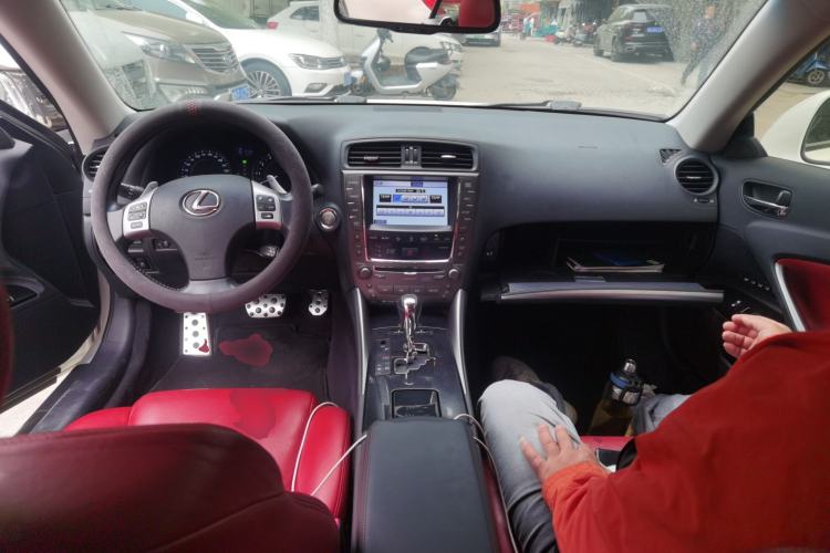 Used Lexus IS 2011 250C Center Console