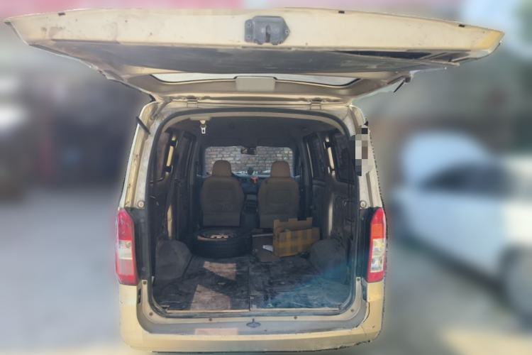 Used Wuling Rongguang V 2015 1.5L Practical Version Trunk