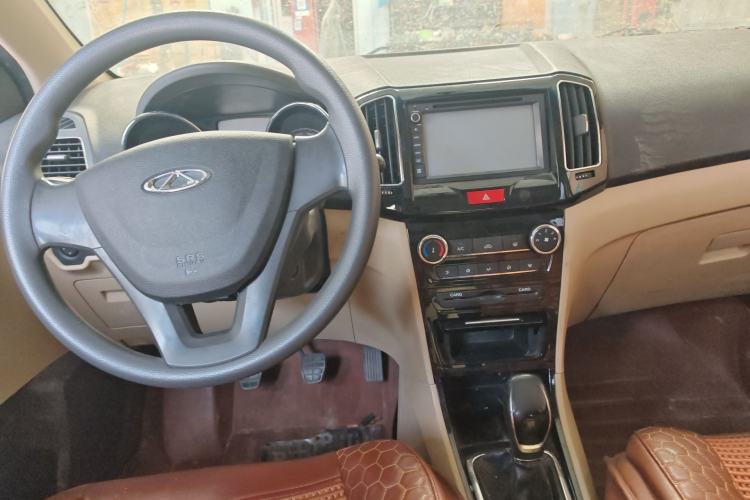 Used Chery E3 2015 1.5L Manual Fashion Model Center Console