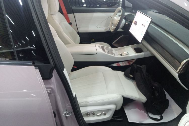 Used ONVO L60 2024 60 kWh Rear-Drive Version Right Front Seat