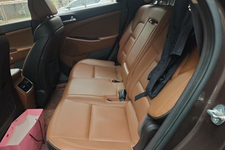 Used Hyundai Tucson 2015 1.6T Dual-Clutch Two-Wheel-Drive Smart Model Left Rear Seat