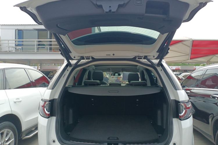 Used Land Rover Discovery Sport 2019 240 PS SE Version China VI Standard Trunk