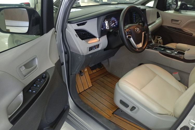 Used Toyota Sienna (Parallel Import) 2018 3.5L Two-Wheel Drive SE U.S. Specification
