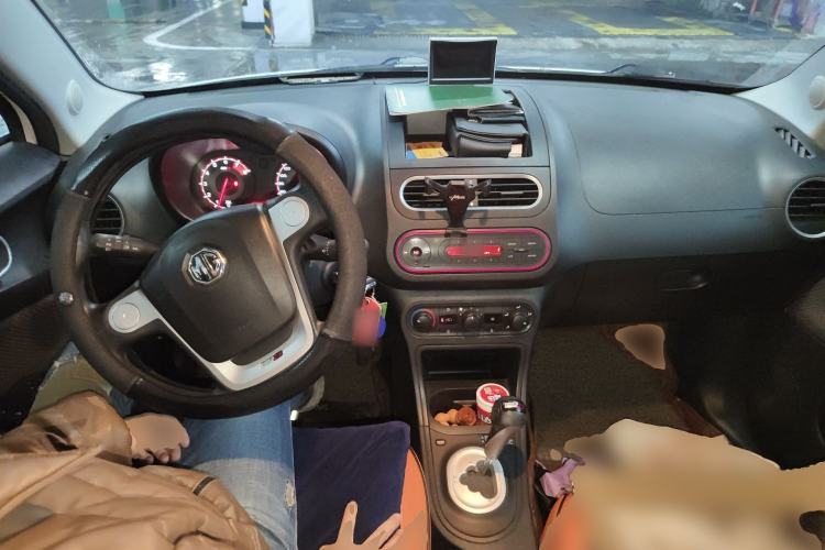 Used MG 3 2014 1.3L AMT Comfort Edition Center Console