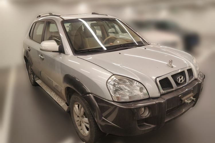 Used Hyundai Tucson 2009 2.0L Automatic Two-Wheel Drive with Sunroof Front Right 45 Deg