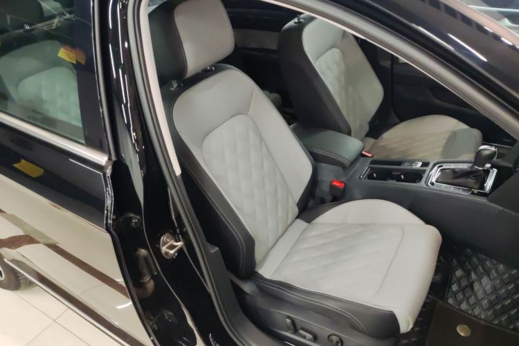 Used Volkswagen Magotan 2025 Revised Version Zhongxiang Edition 280TSI DSG Luxury Trim Right Front Seat