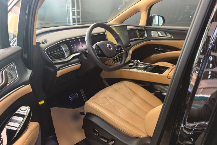 Used Denza D9 2025 DM-i Intelligent Drive 1020 Four-Wheel Drive Flagship Model