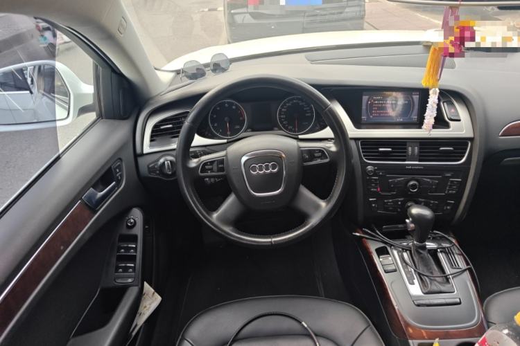 Used Audi A4L 2012 2.0 TFSI automatic Comfort trim level