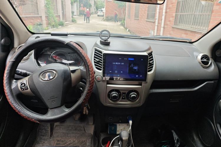 Used Great Wall M4 2012 1.5L Manual Comfort Version Center Console