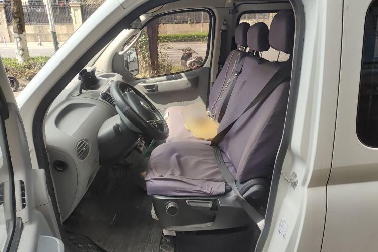 Used SAIC MAXUS Xintu V80 2019 2.5T Classic Edition 6-Speed Manual – Aoyuntong Short Wheelbase Mid-Height Design 5/6 Seats
