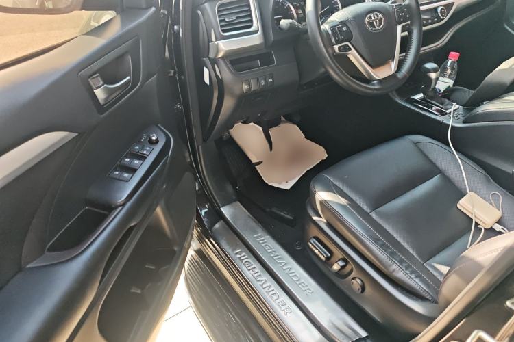 Used Toyota Highlander 2018 2.0T Four-Wheel Drive Luxury Edition 7 Seats China V Emission Standard