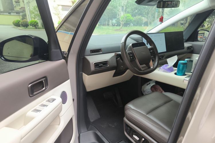 Used Li Auto MEGA 2024 Ultra Model Interior 2