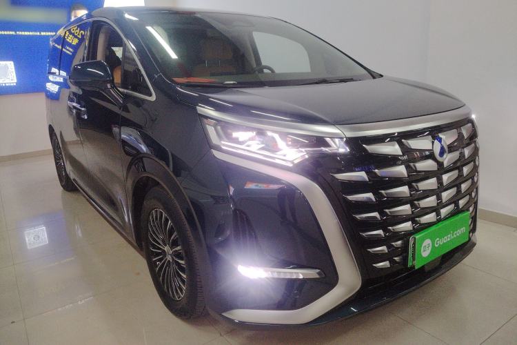 Used Denza D9 2023 DM-i 965 Luxury Model Front Right 45 Deg