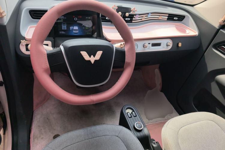 Used Wuling Hongguang MINIEV 2022 Macaron Premium Model – Lithium Ternary Battery Center Console