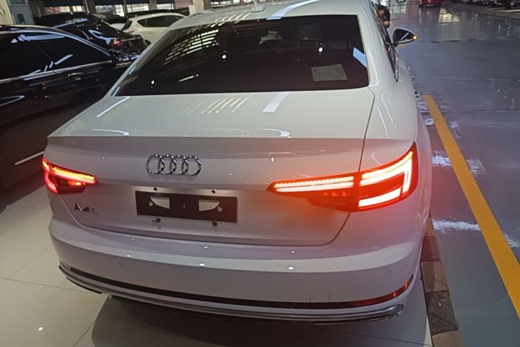 Used Audi A4L 2019 40 TFSI Fashion Edition China VI Emission Standard
