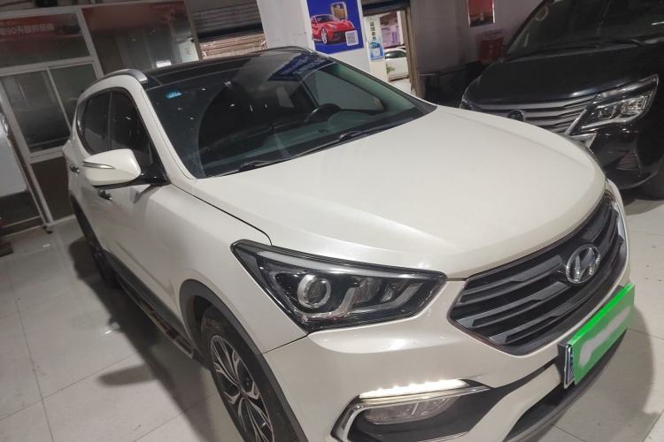 Used Hyundai Santa Fe 2017 2.0T Automatic All-Wheel Drive Smart 7-Seater Front Right 45 Deg