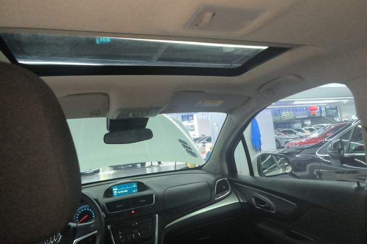 Used Buick Encore 2015 1.4T Automatic Two-Wheel Drive Urban Elite Version
