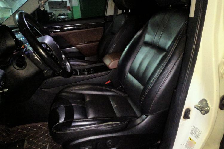 Used GAC Trumpchi GS8 2017 320T Two-Wheel Drive Luxury Smart Connectivity Version (7 Seats)
