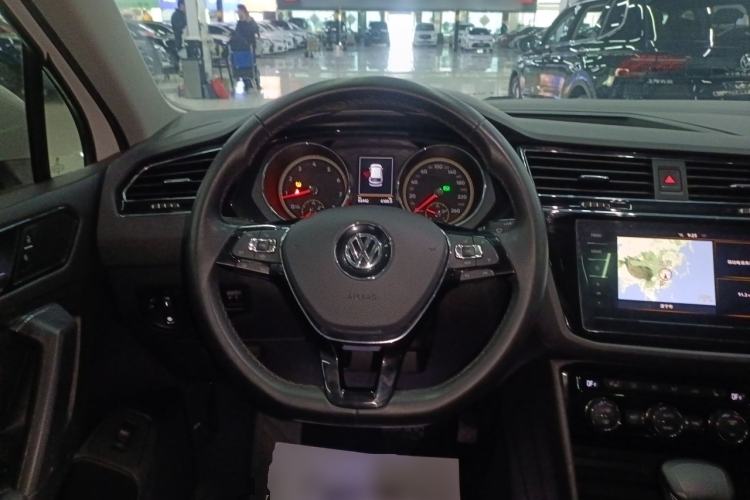 Used Volkswagen Tiguan L 2019 Revised 330TSI Automatic Two-Wheel Drive Smart & Luxury Edition China VI Standard Steering Wheel