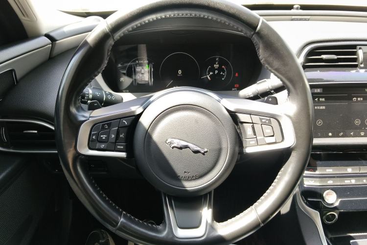 Used Jaguar XEL 2019 2.0T 250 PS Premium Edition Steering Wheel