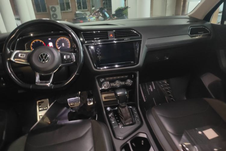 Used Volkswagen Tiguan L 2021 330TSI Automatic Two-Wheel Drive R-Line Enhanced Edition Center Console