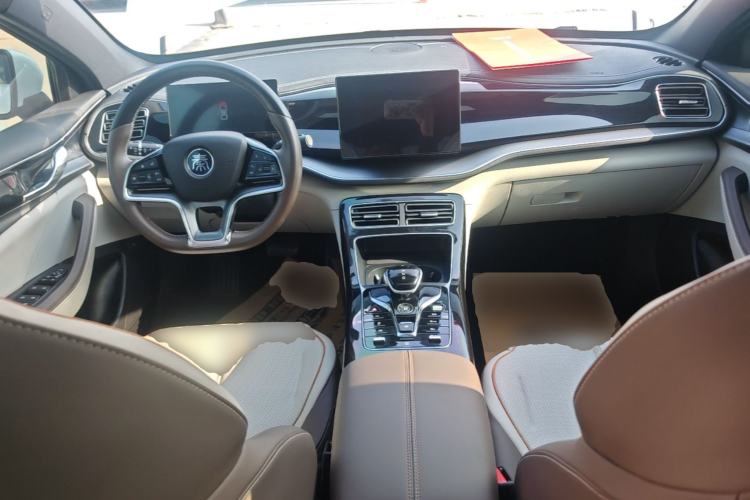 Used BYD Qin PLUS 2023 Champion Edition EV 420KM Leading Model Center Console