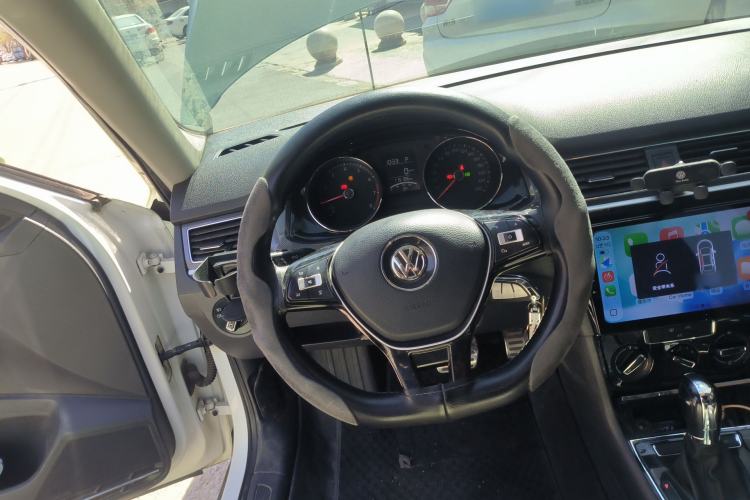 Used Volkswagen C-TREK 2017 1.6L Automatic Luxury Model Steering Wheel