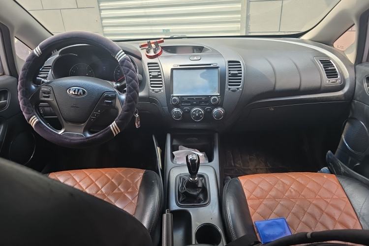 Used Kia K3 2013 1.6L Manual GLS Center Console