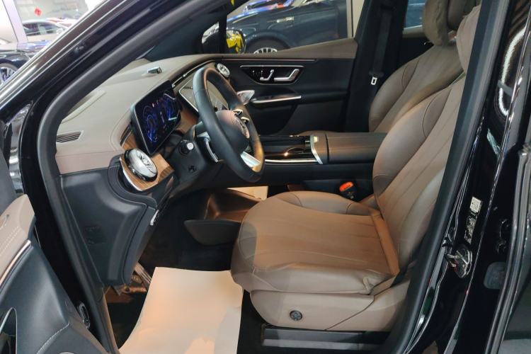 Used Mercedes-Benz EQE SUV 2024 500 4MATIC Luxury Edition Left Front Seat
