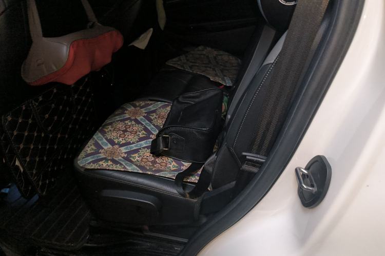 Used Ford Edge 2017 EcoBoost 245 Two-Wheel-Drive Sporty 7-Seater Left Rear Seat