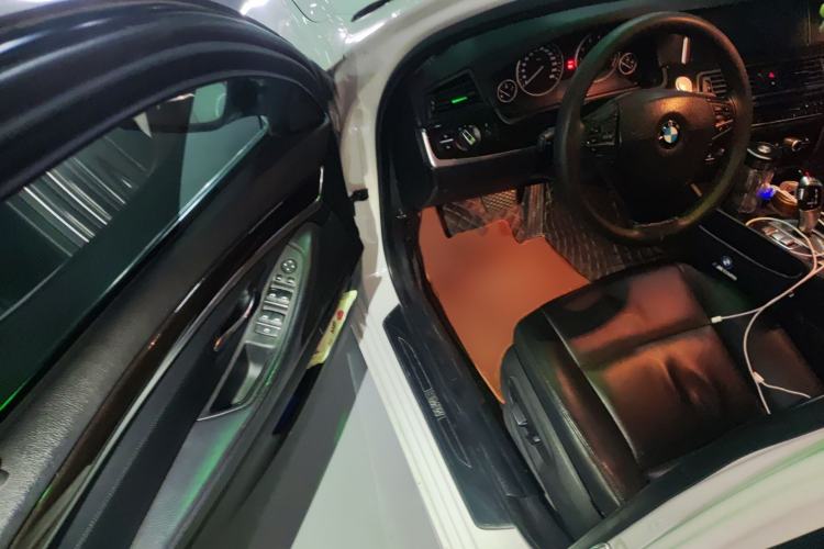 Used BMW 5 Series 2014 525Li Leading Model
