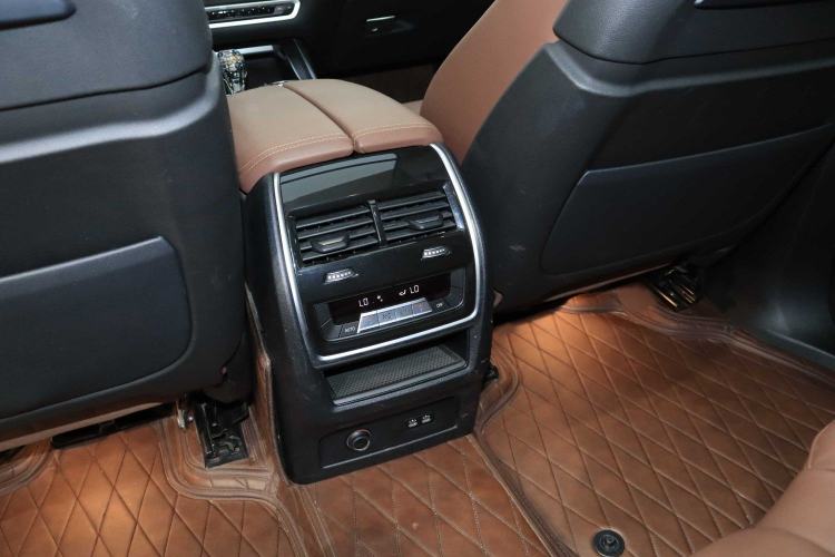 Used BMW X7 2022 xDrive40i Luxury Package with Leading Features