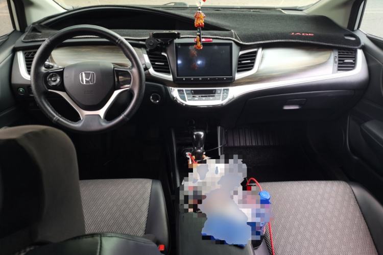 Used Honda Jade 2017 1.8L automatic Comfort version 5 seats Center Console