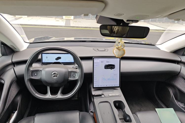 Used Nio ET5 2022 75 kWh Center Console