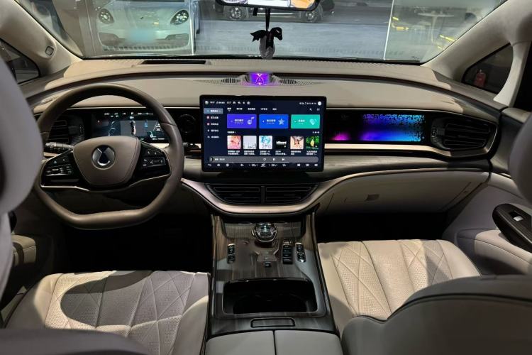 Used Denza D9 2022 DM-i 970 Four-Wheel Drive Flagship Model
