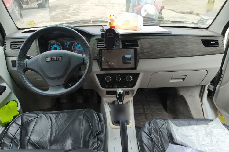 Used Jinbei New Hiace X30L CNG 2023 70L CNG Wealth Edition 6/7-seater Bus Non-Air-Conditioned Model SWCC15M