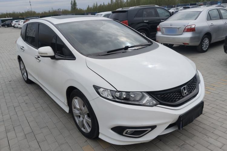 Used Honda Jade 2014 1.8L Automatic Comfort Elite Version 5 Seats Front Right 45 Deg
