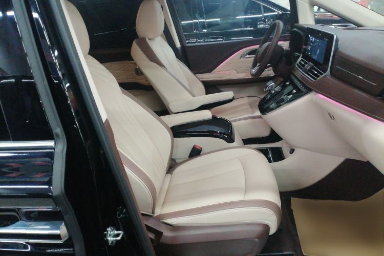 Used Bestune M9 2023 2.0T Ultimate Edition
