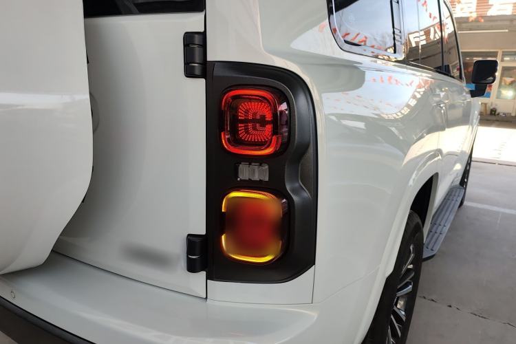 Used Haval H9 2024 2.0T Gasoline 4x4 Territory Edition Right Rear Taillight