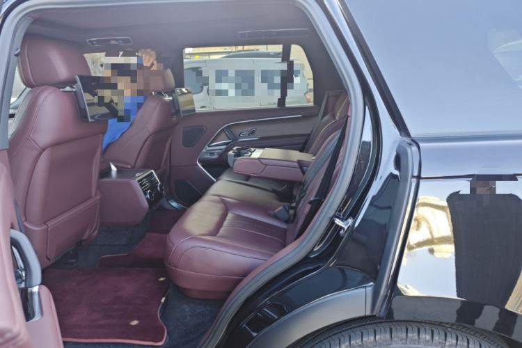 Used Land Rover Range 2023 3.0 L6 400 PS Extended Long-Wheelbase Version Left Rear Seat
