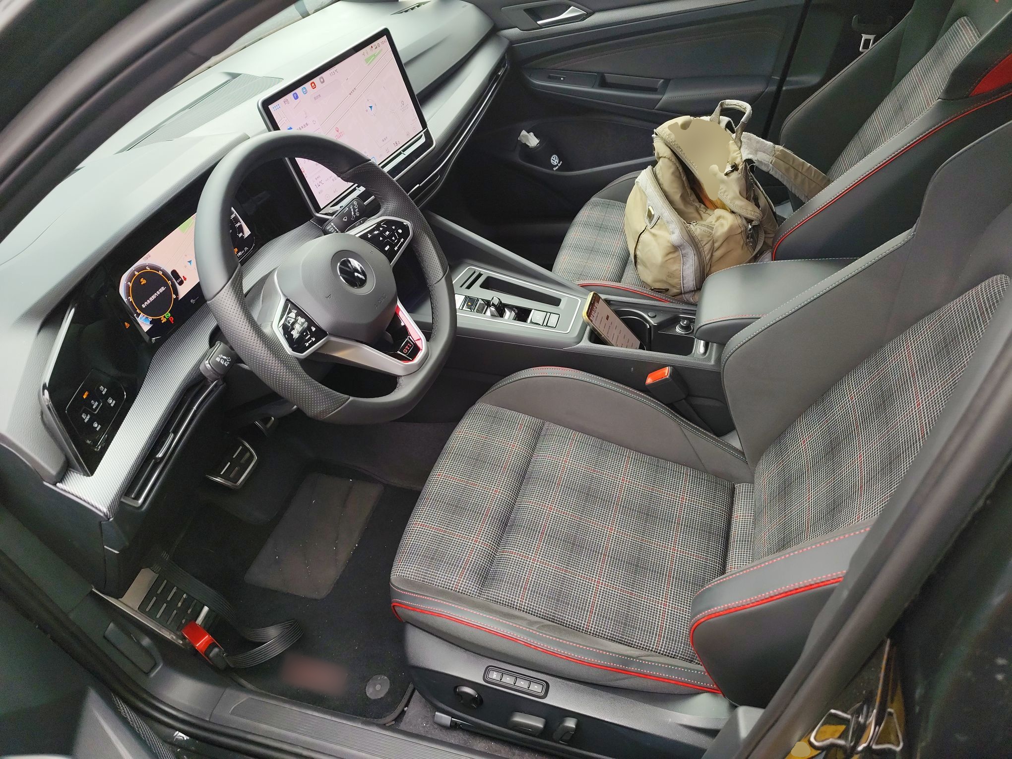 Переднее сиденье в автомобиле