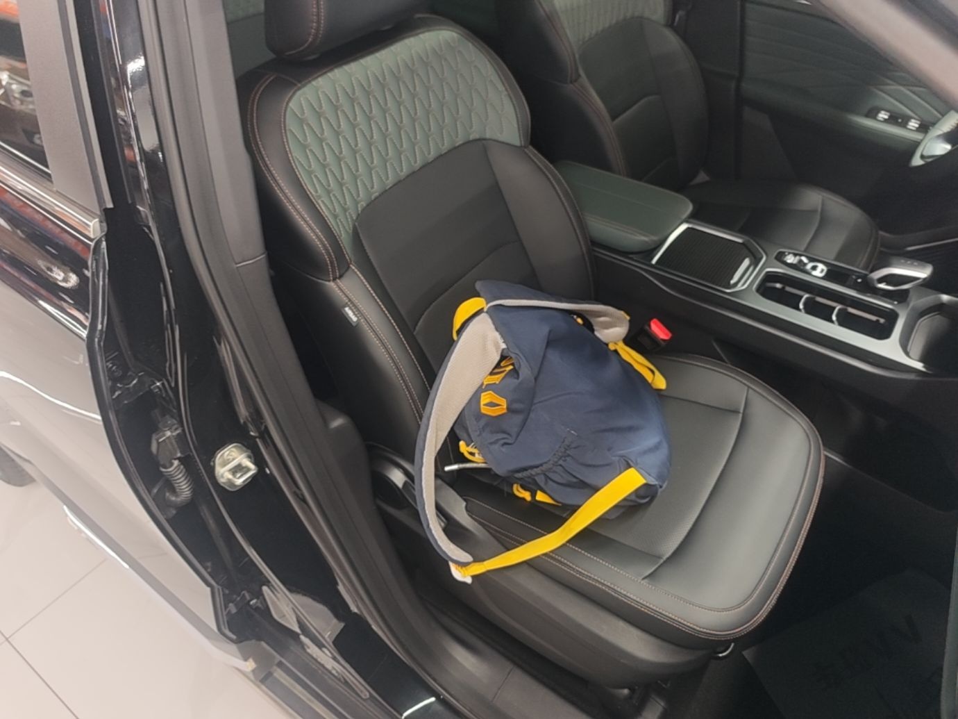 Geely Auto Haoyue L 2024 2.0T DCT Prestige Version — снимка 19